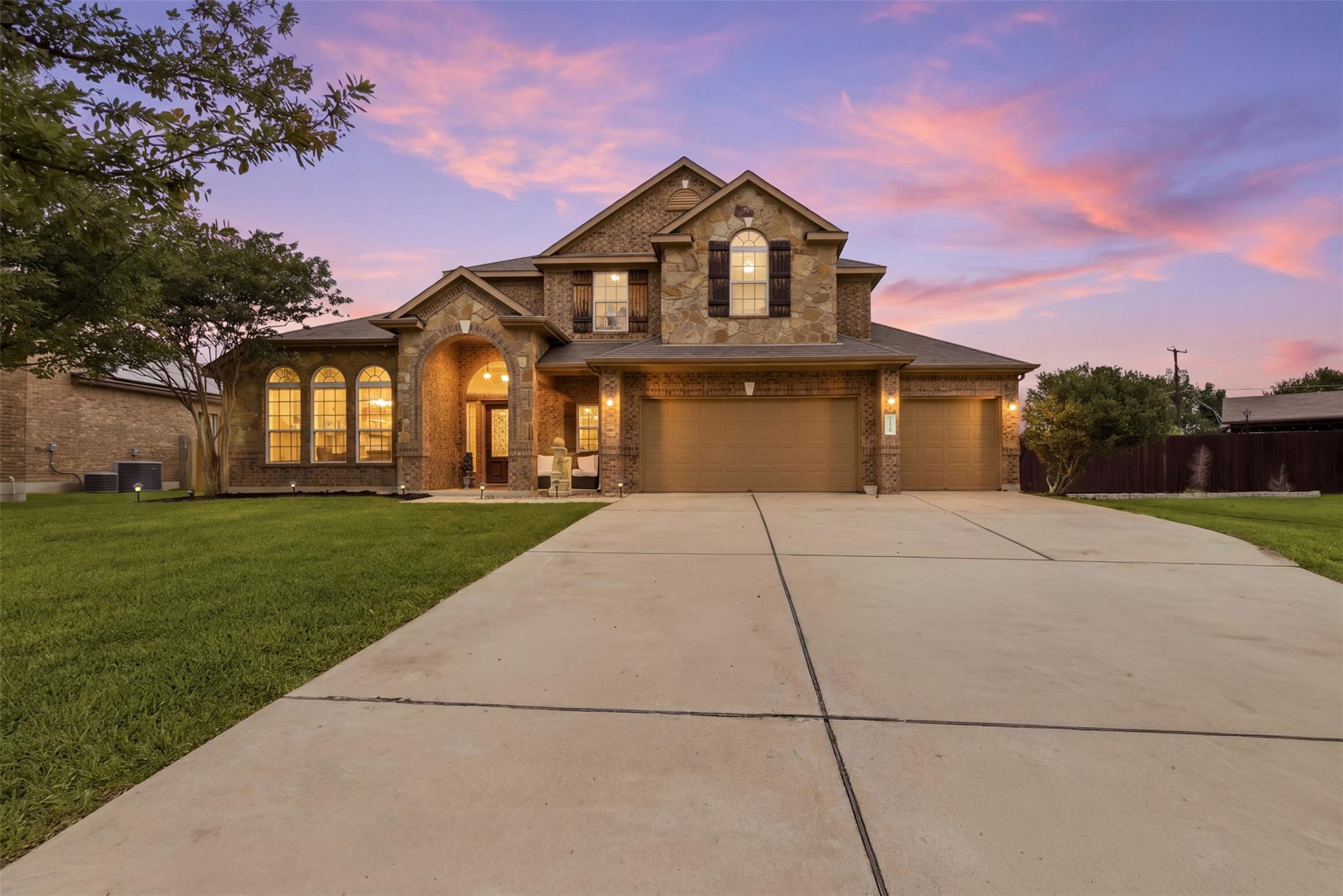1126 Enclave WAY