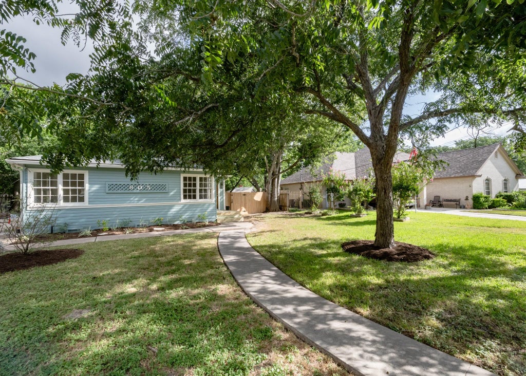 Photo of 805 Maple ST, Lockhart, TX 78644 (MLS # 9234742)