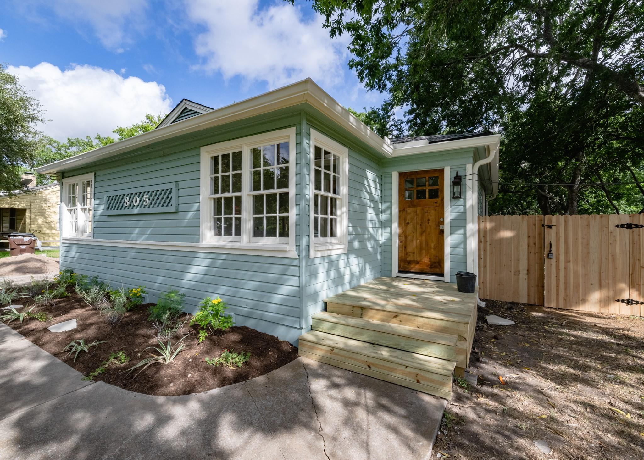 805 Maple ST