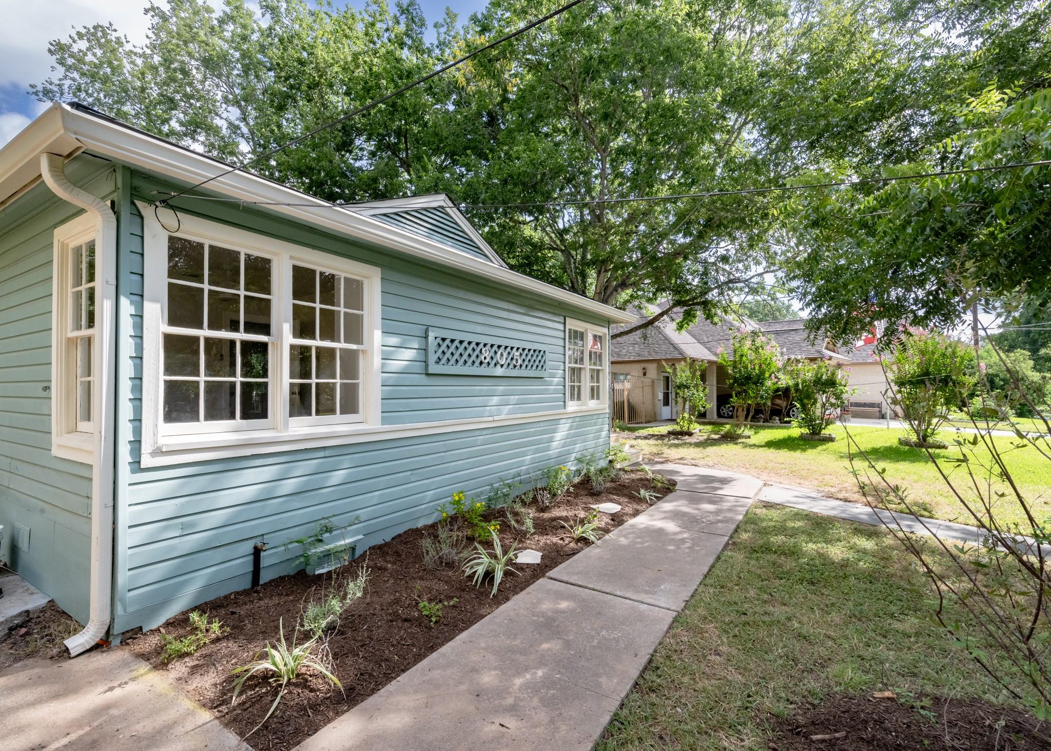 805 Maple ST