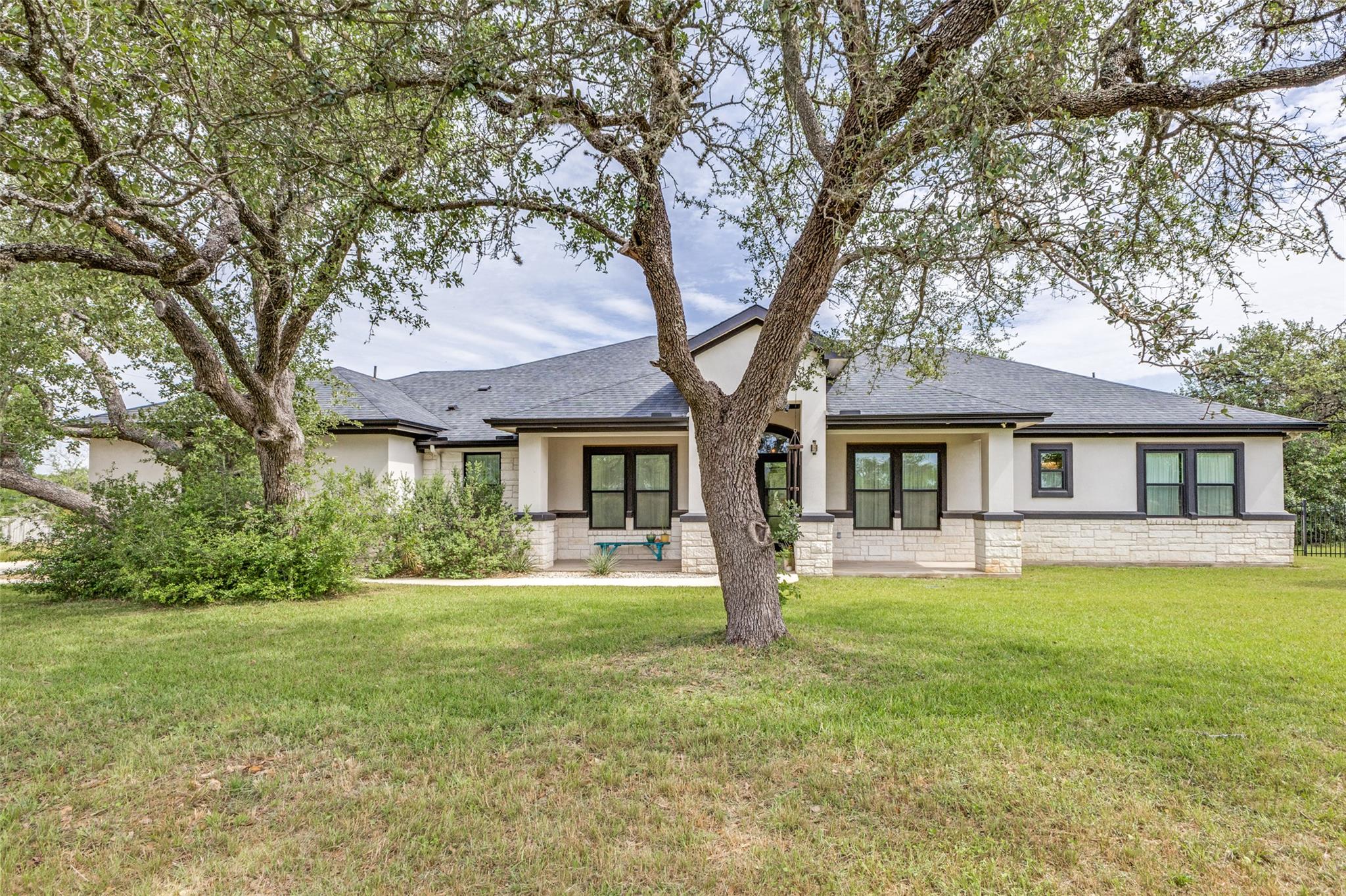 410 Woodland Oaks TRL