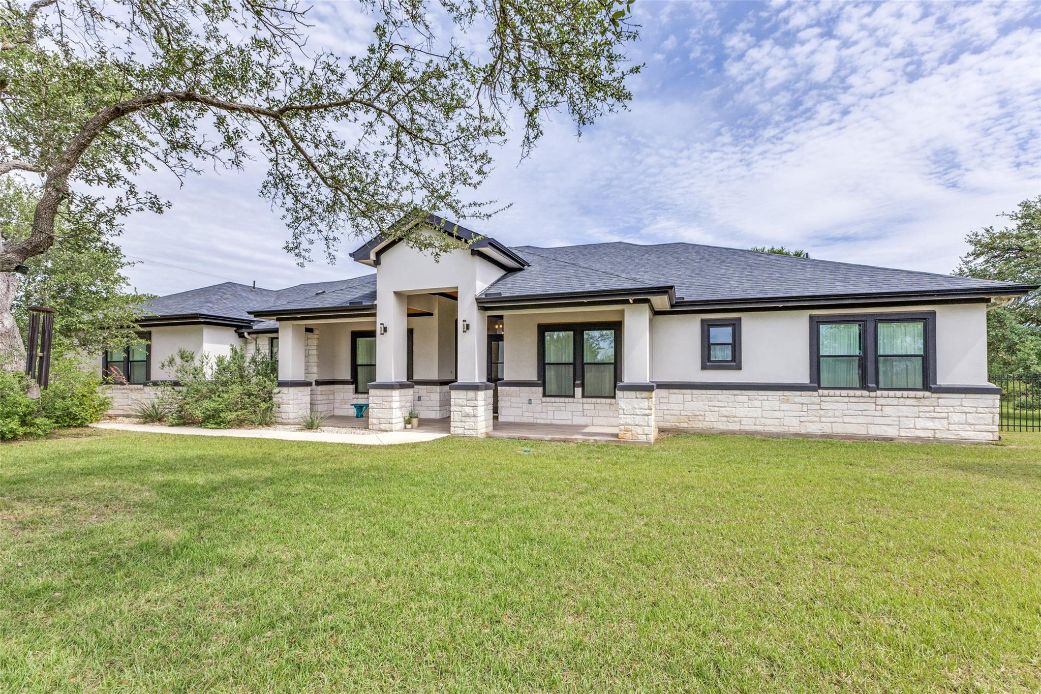 410 Woodland Oaks TRL