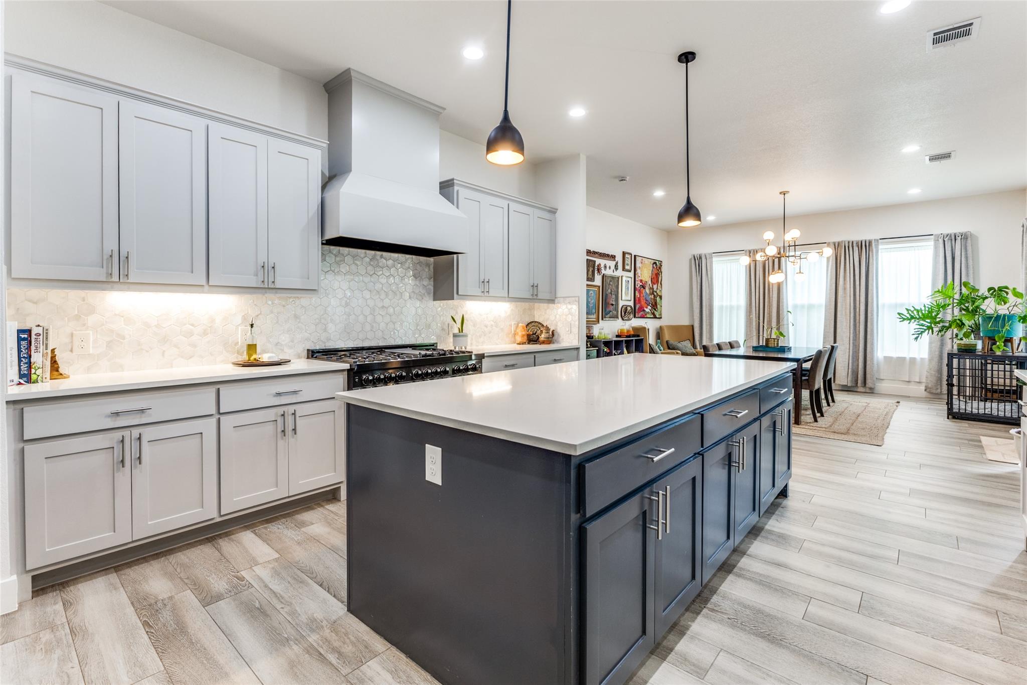 410 Woodland Oaks TRL