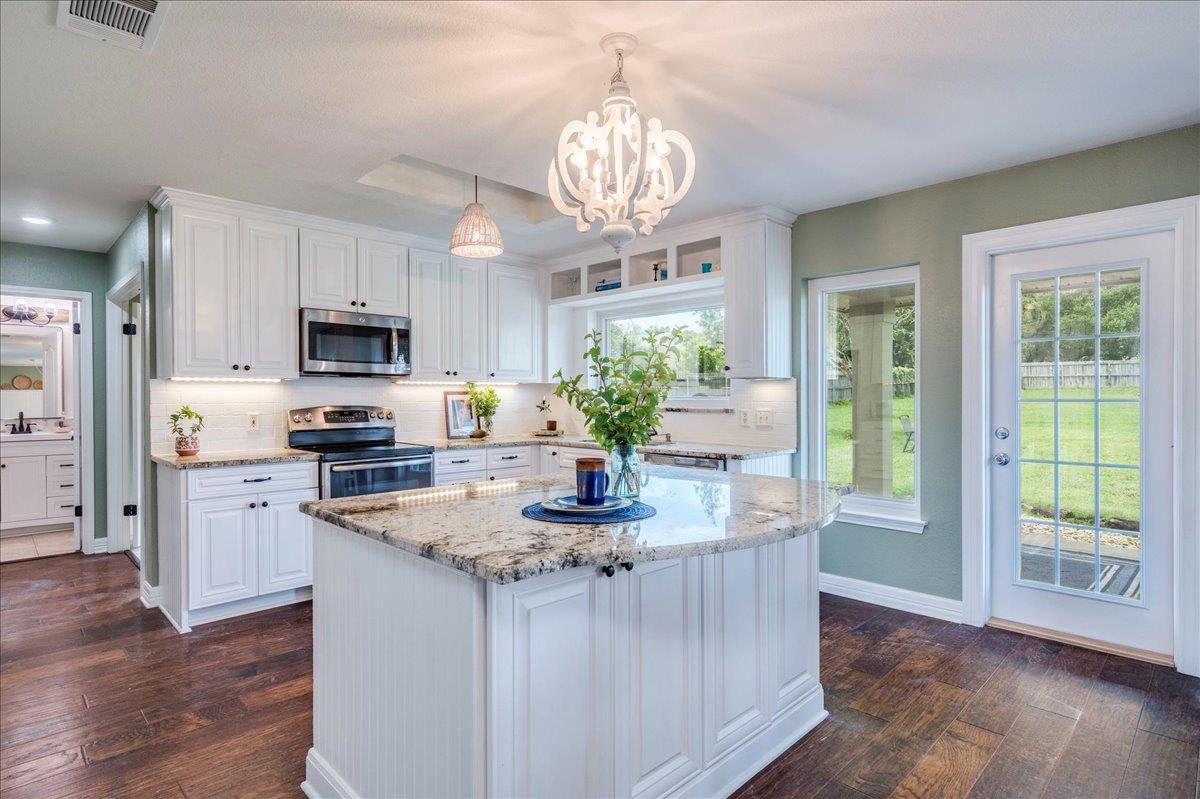200 S Prairie LN