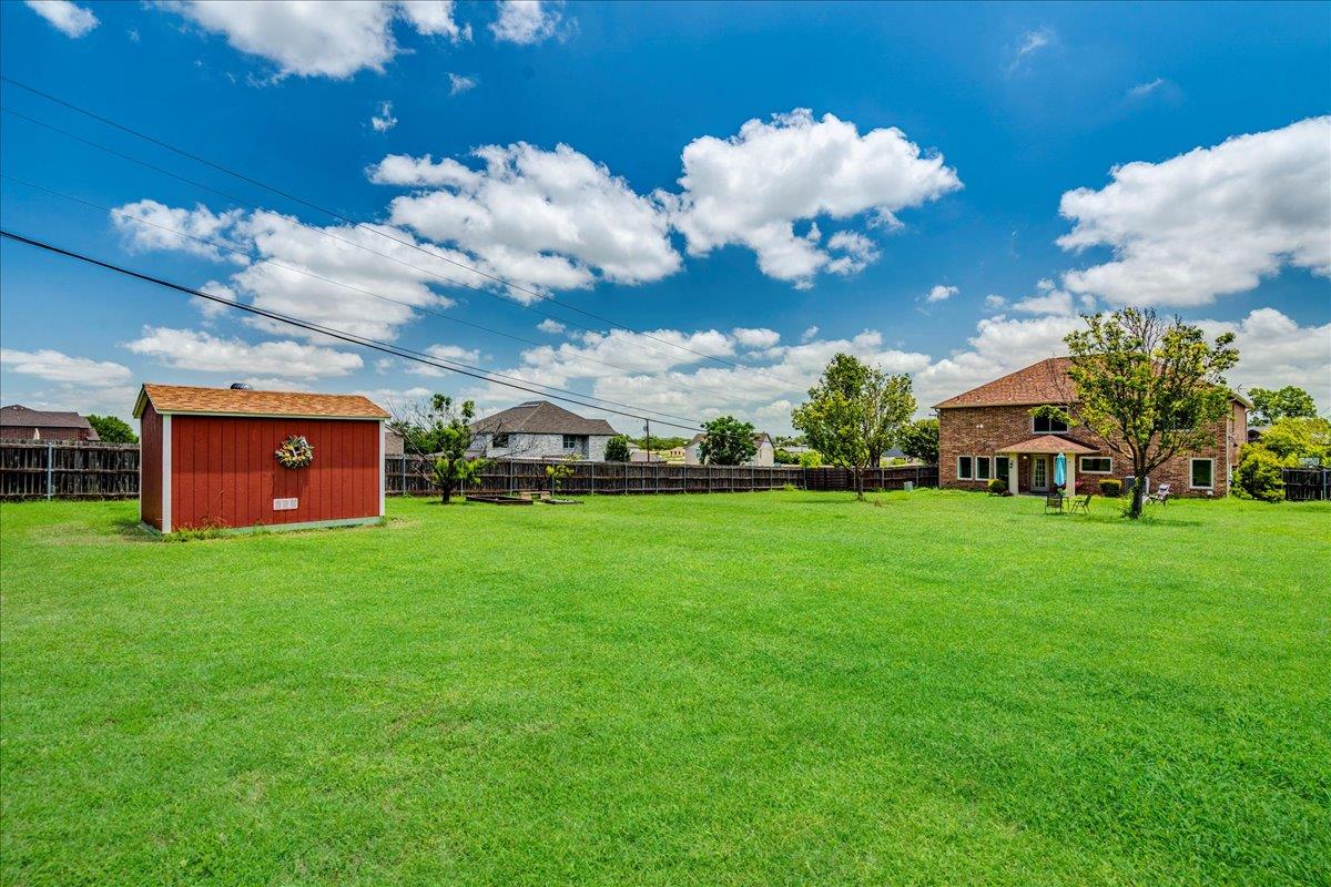 200 S Prairie LN