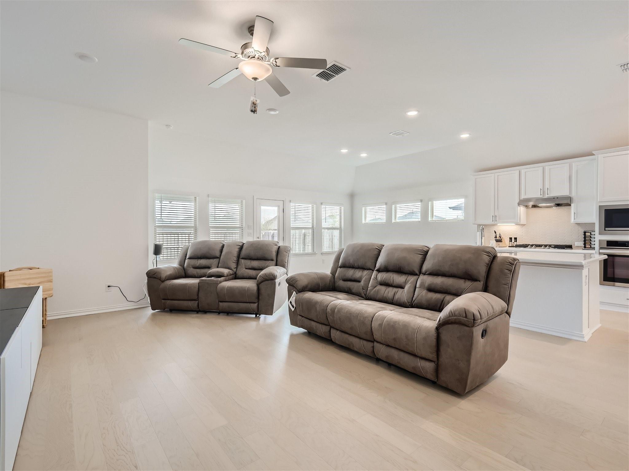 Bastrop, Texas 78602, United States, 3 Bedrooms Bedrooms, ,2 BathroomsBathrooms,Residential,Pending,61875