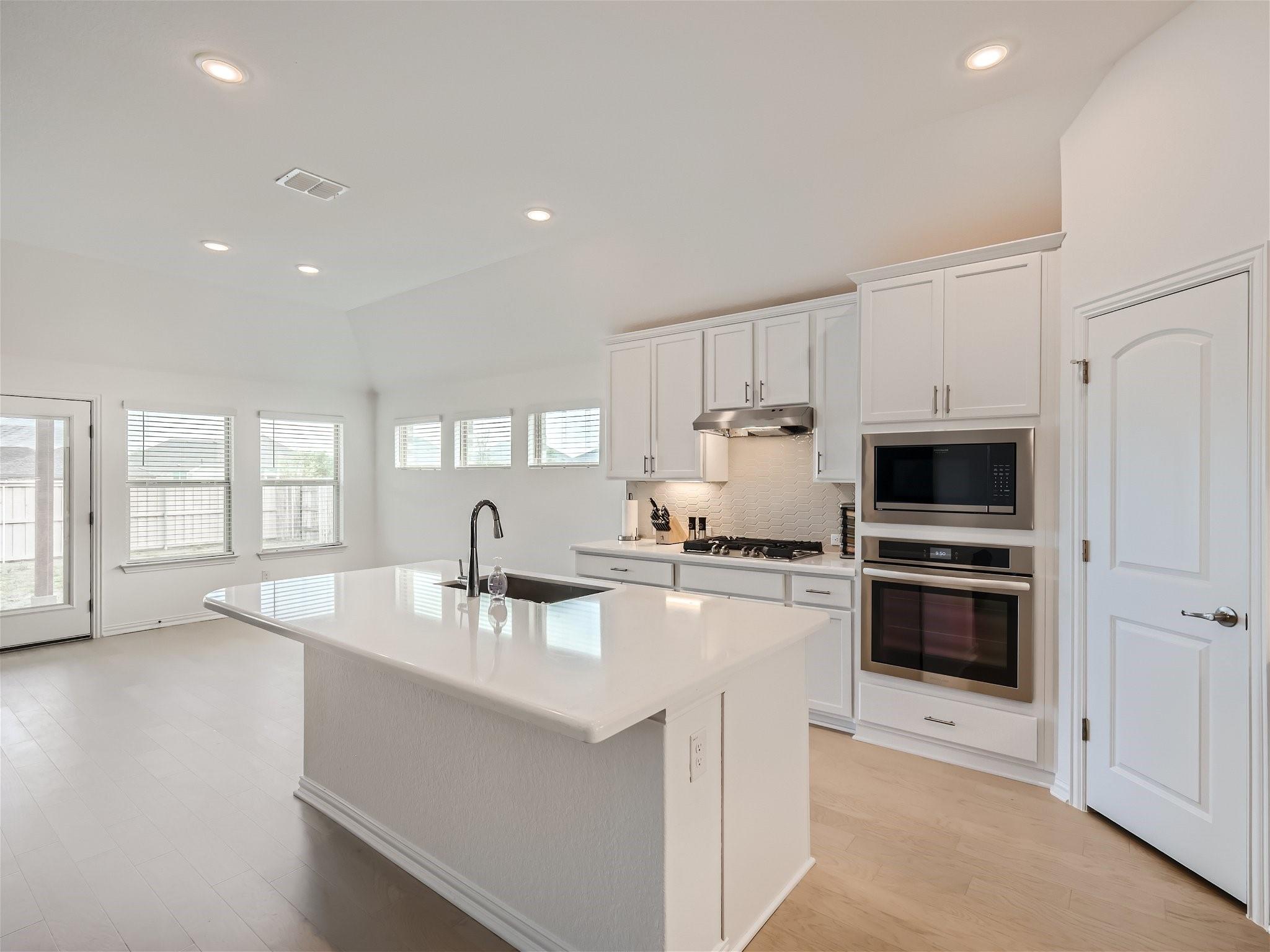 Bastrop, Texas 78602, United States, 3 Bedrooms Bedrooms, ,2 BathroomsBathrooms,Residential,Pending,61875