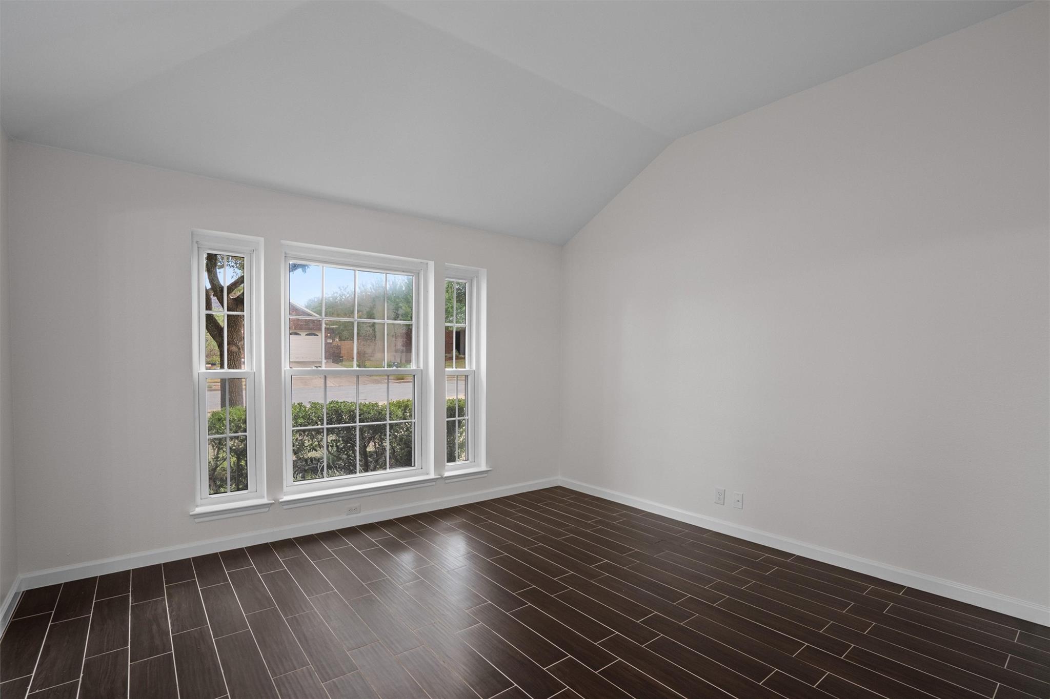 1204 Glendalough DR