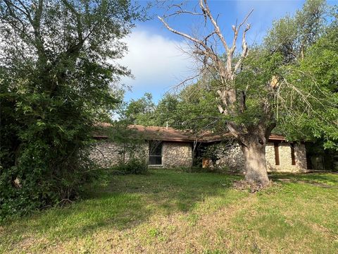 2201 Bel Air DR Taylor TX 76574