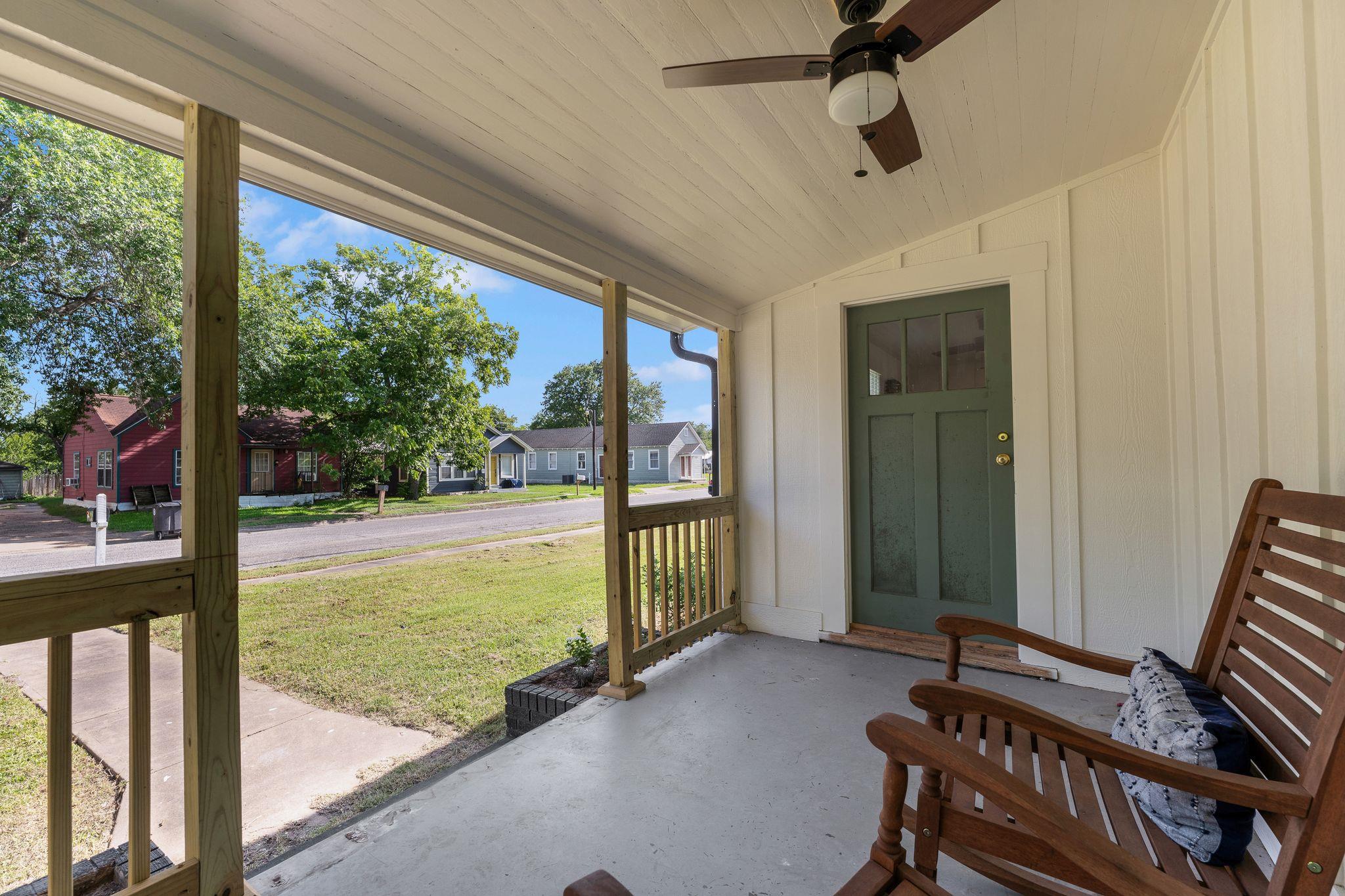 215 Paulus ST