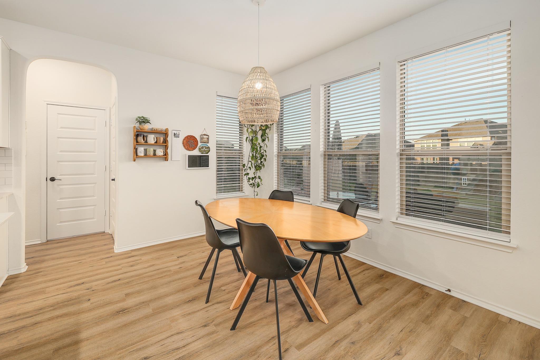1132 Hemlen CV