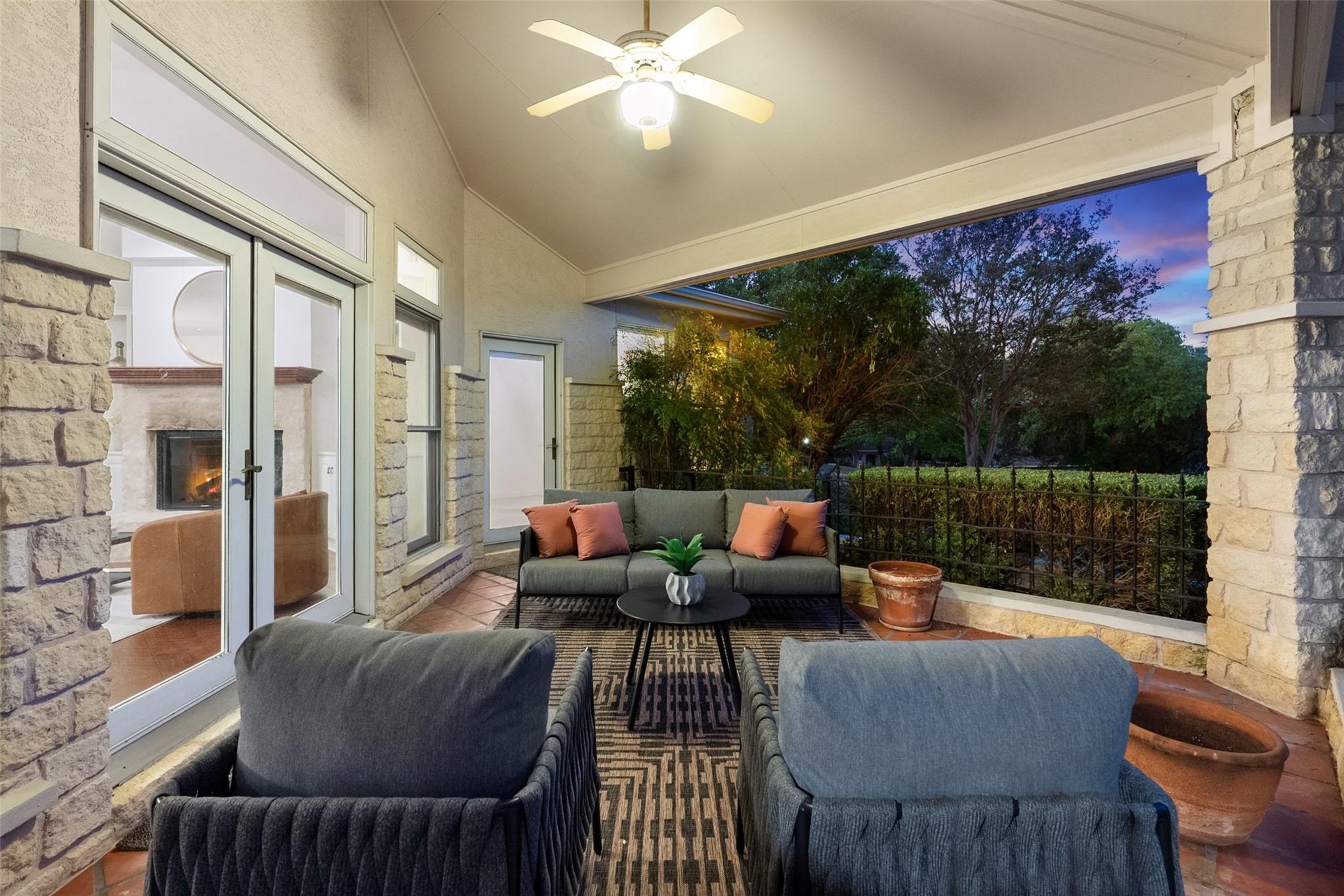 213 El Rio DR