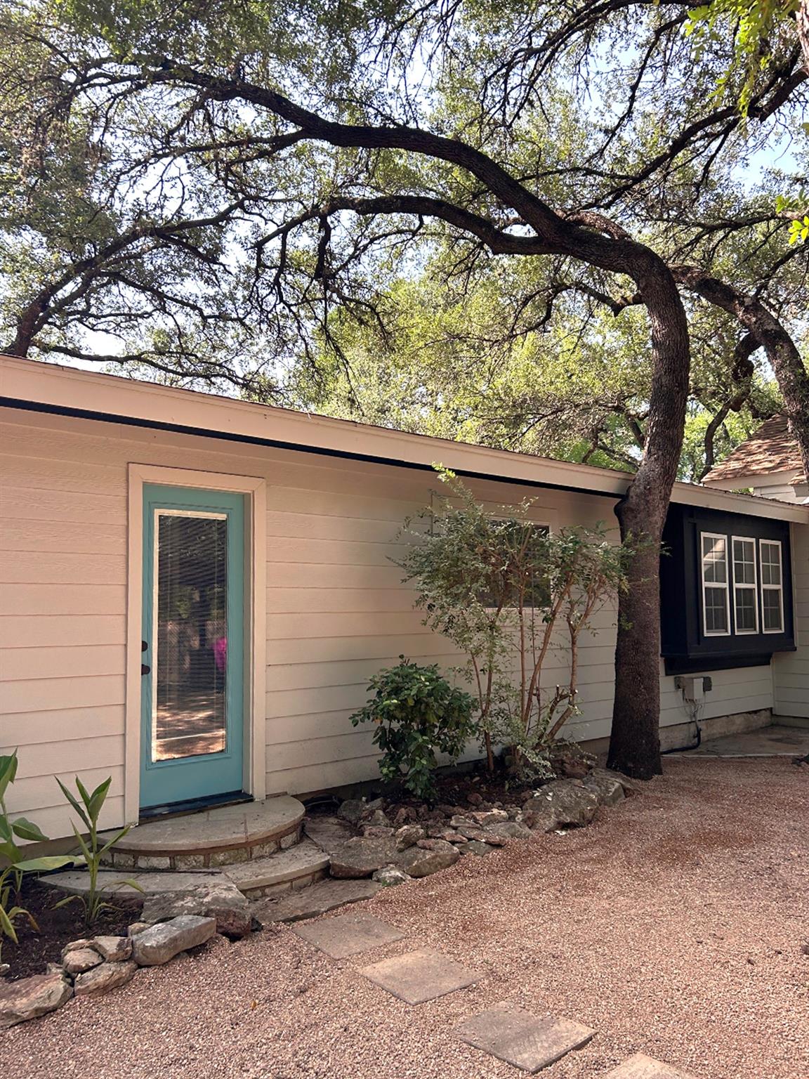 439 Brady LN