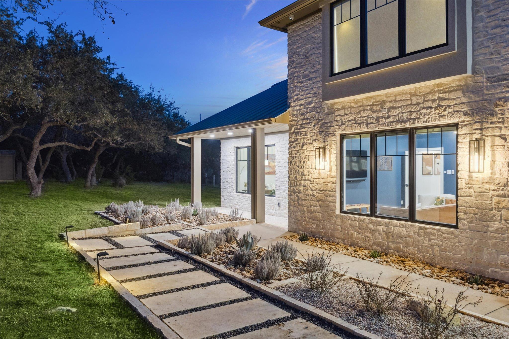 1024 Hidden Hills DR