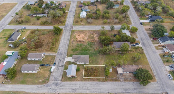 366 N DALLAS ST, GIDDINGS, TX 78942 - Image 0d8ab1dcf97e9bacf29b4c7293c4cfda/1560103763