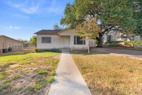 18 Del Norte ST Lampasas TX 76550