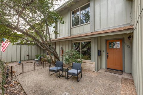 Photo of 5004 Fort Clark DR, Austin, TX 78745 (MLS # 6776472)