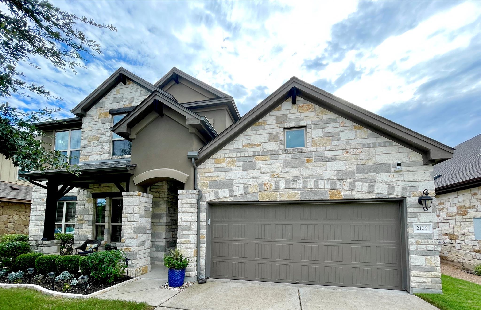 2105 Colinas Verdas RD