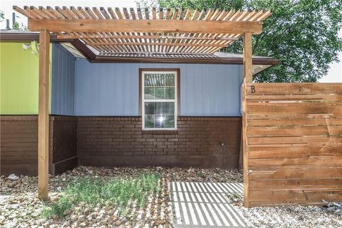 Photo of 3905 Chase CIR #B, Austin, TX 78721 (MLS # 6952351) Photo of 3905 Chase CIR #B, Austin, TX 78721 (MLS # 6952351)