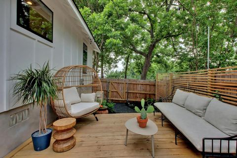Photo of 2000 E 8th ST, Austin, TX 78702 (MLS # 5817319)