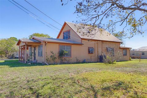 Photo of 602 E Post Office ST, Weimar, TX 78962 (MLS # 2753033)