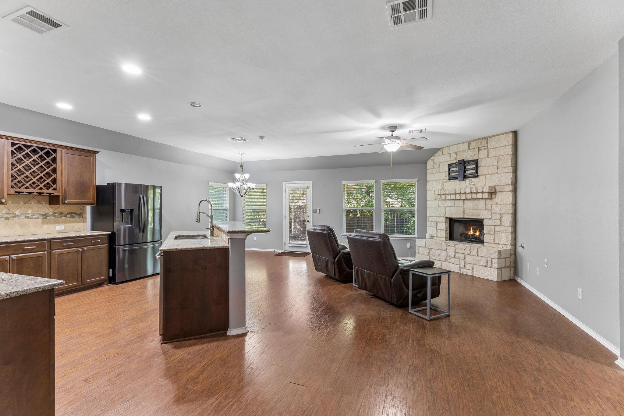 9624 Alex LN