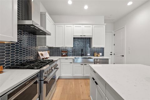 Tiny photo for 2707 Dulce LN #7, Austin, TX 78704 (MLS # 1311974)