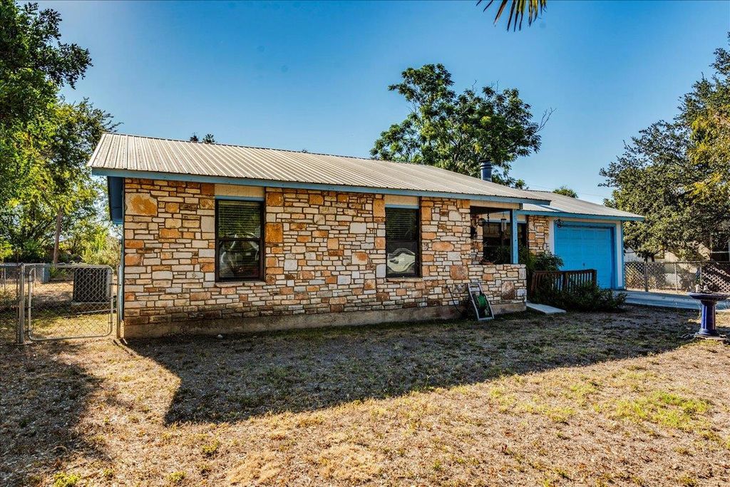 Photo of 904 Conway DR, San Marcos, TX 78666 (MLS # 4147930)