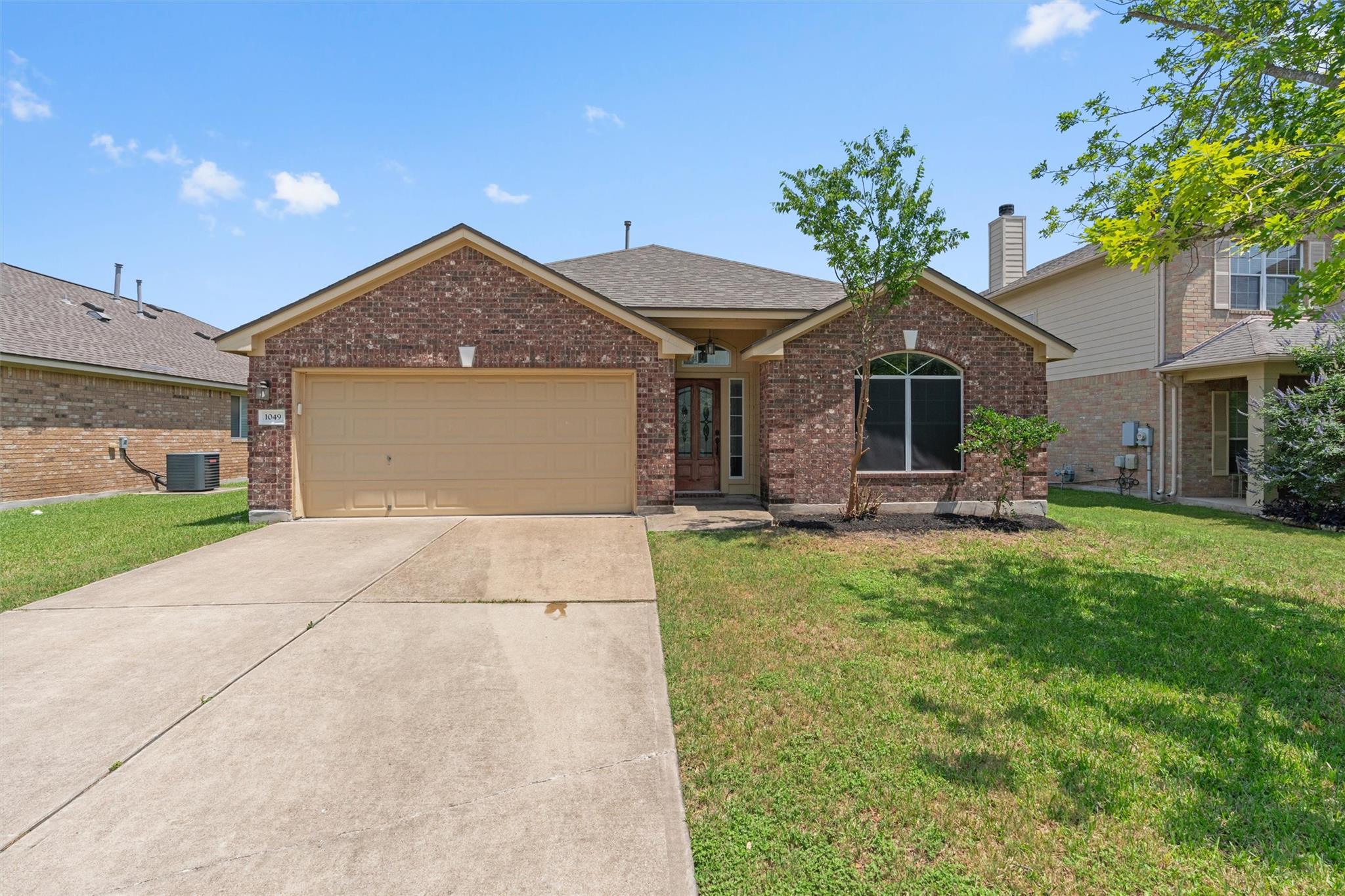 1049 Regency LN