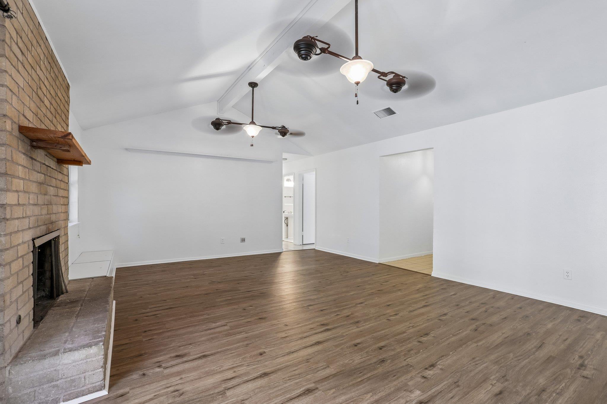 804 Spring Tree ST