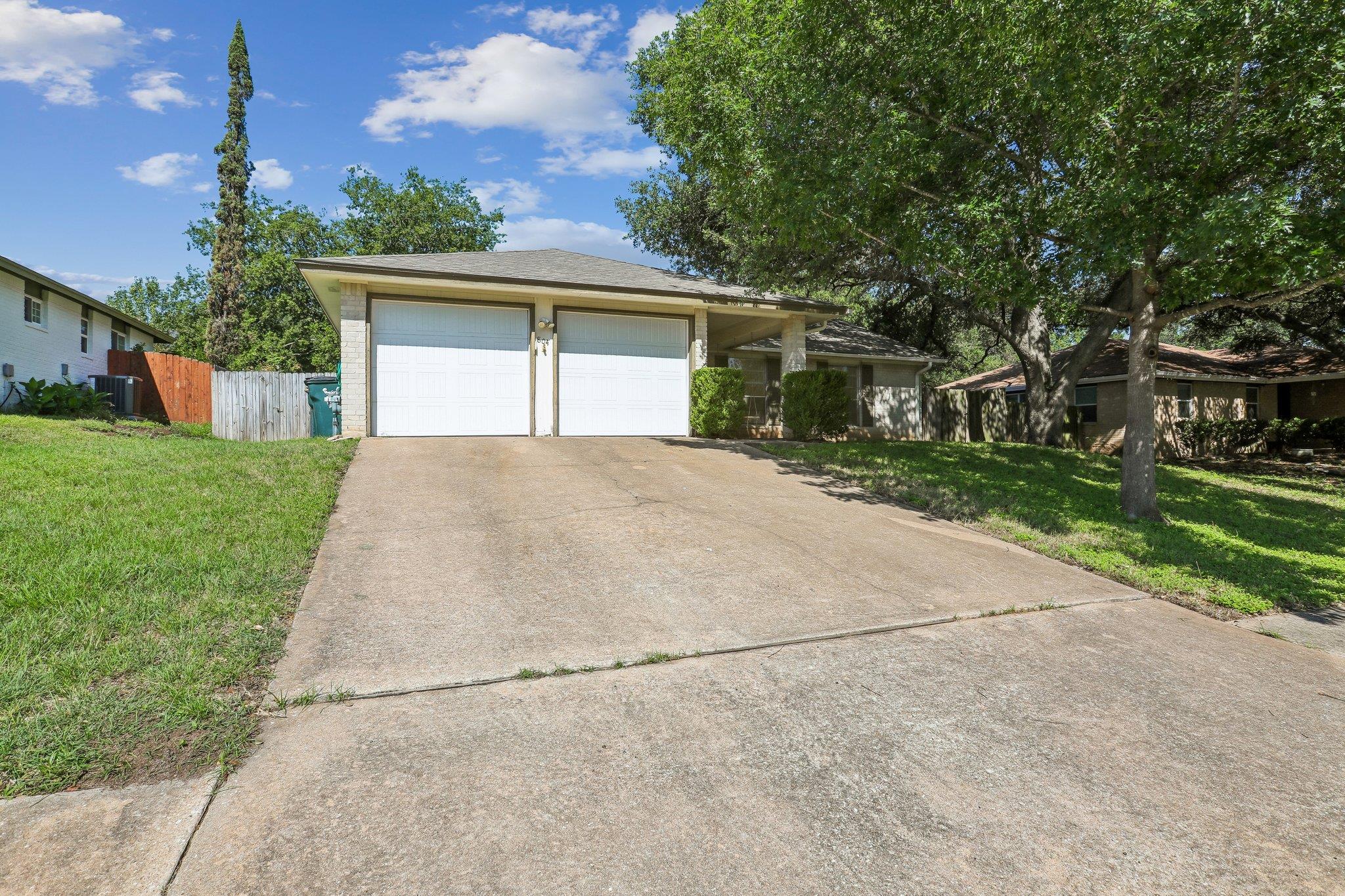 804 Spring Tree ST