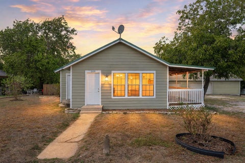 Photo of 808 N Water ST, Burnet, TX 78611 (MLS # 8405940)