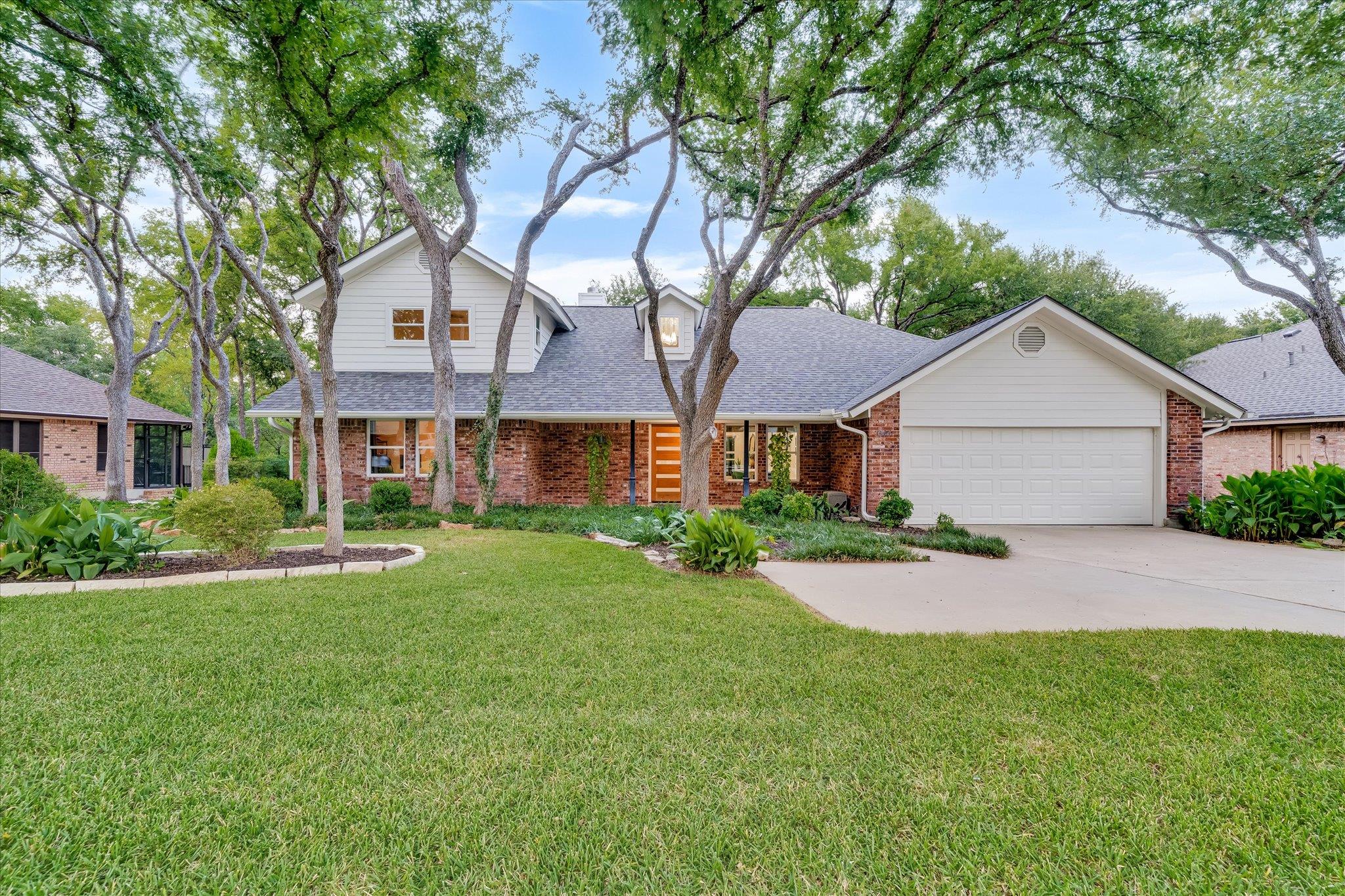 944 Blue Spring CIR