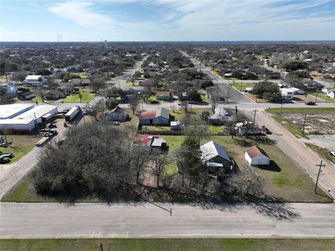 639 N Manse Ave Giddings TX 78942
