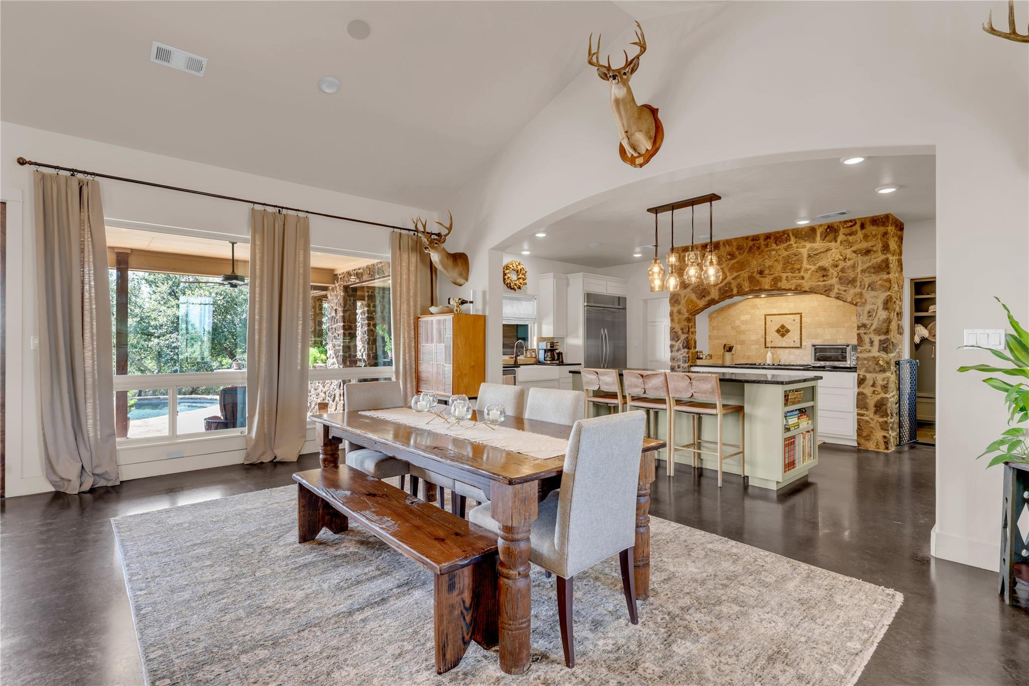 400 Darby LN