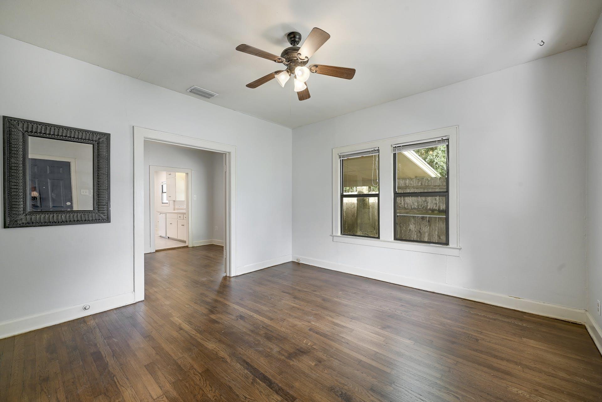 1907 W 37th ST A & B