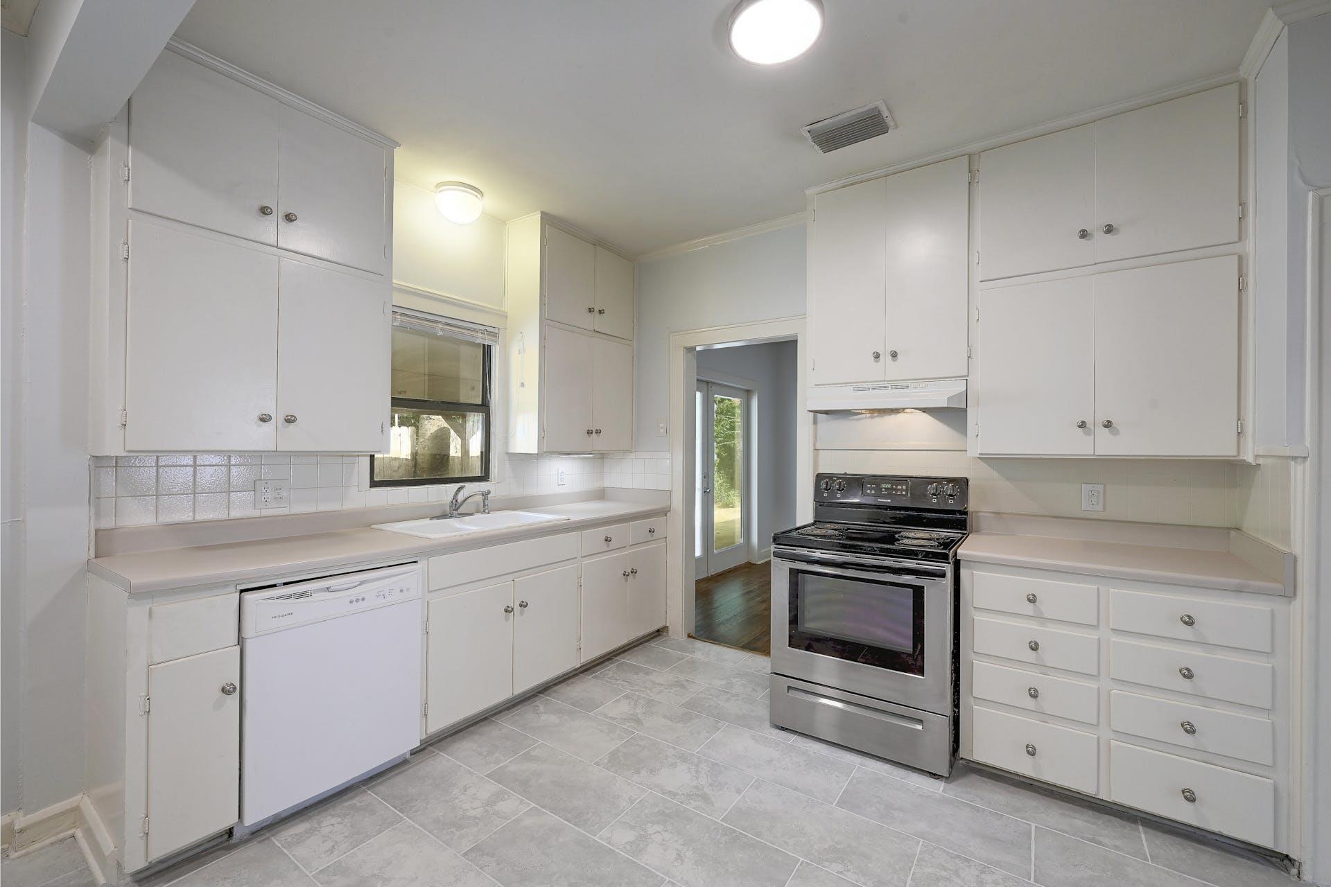 1907 W 37th ST A & B