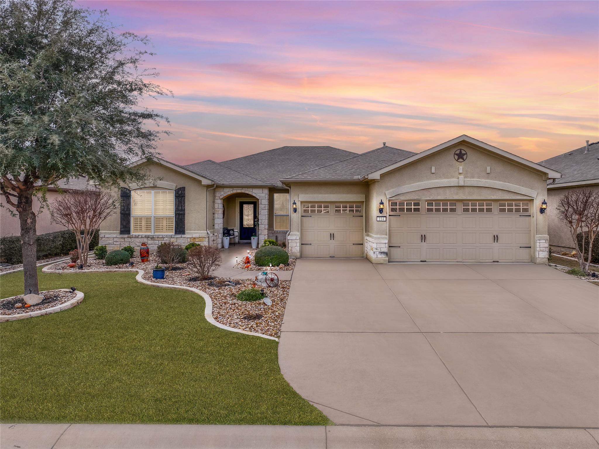 114 Davis Mountain CIR