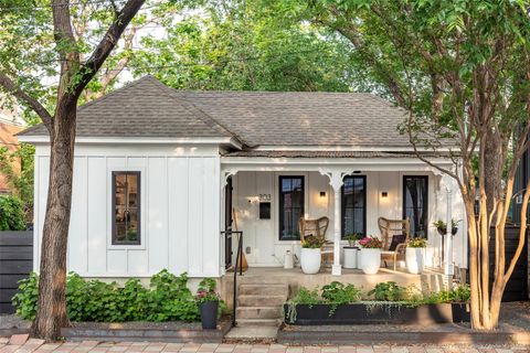 Photo of 303 Navasota ST, Austin, TX 78702 (MLS # 6286368)