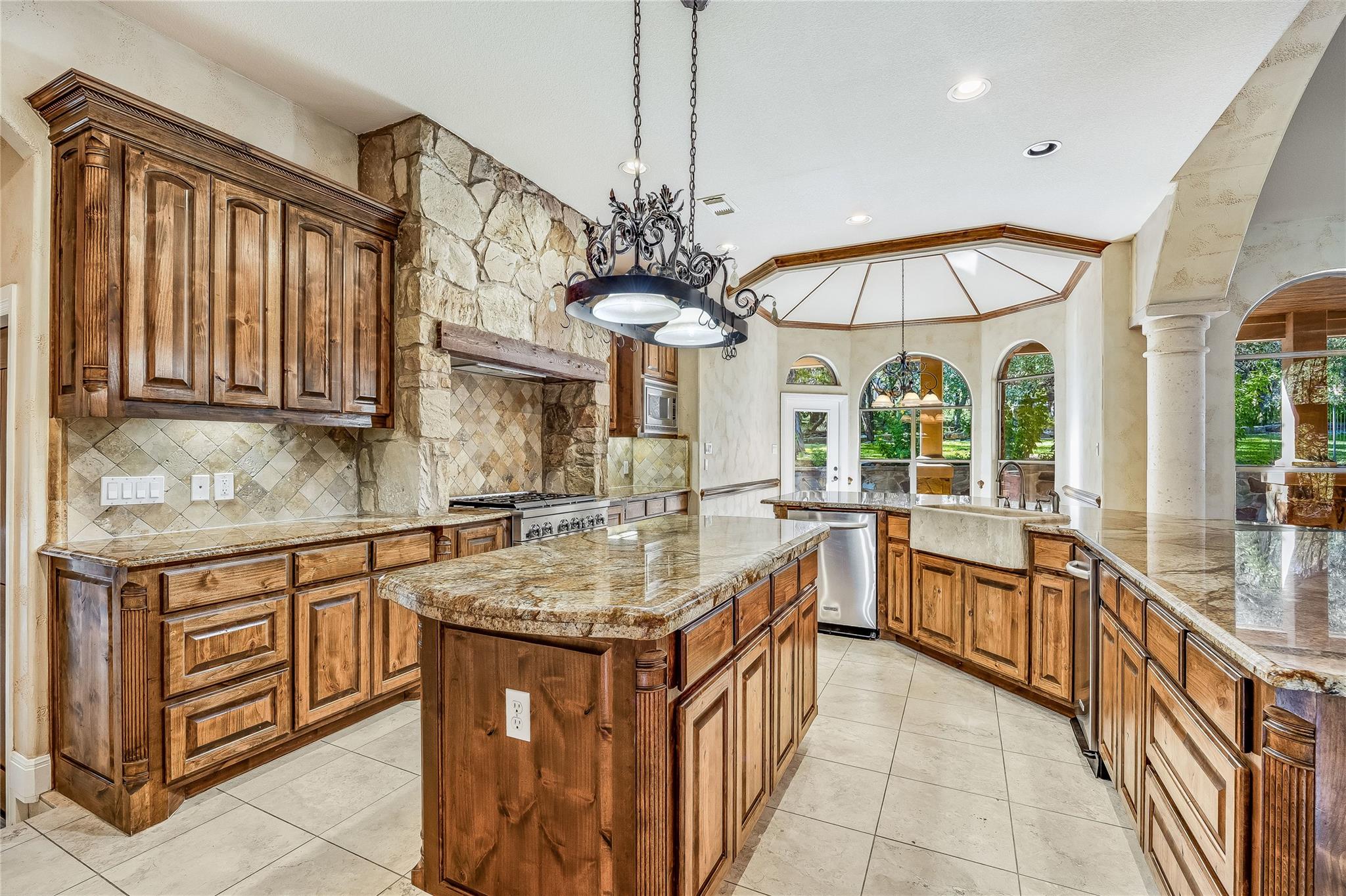 6709 N Lakewoods DR