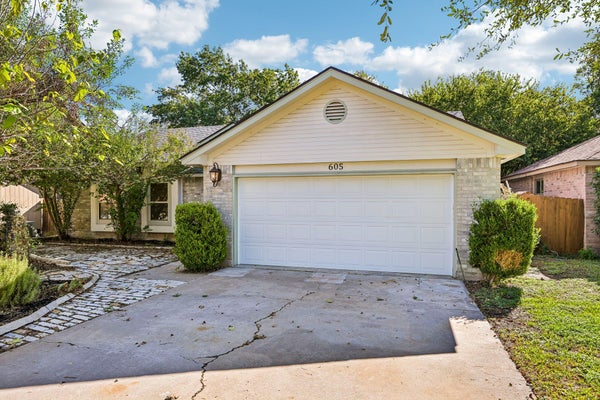 605 HAWTHORNE LN, ROUND ROCK, TX 78664 - Image 0ec17d6b7e38595677753e43faab6748/2842295763