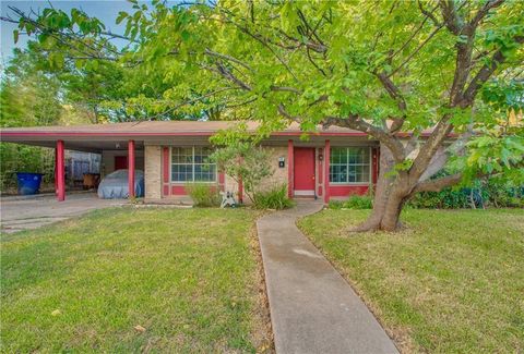 Photo of 1502 Braes Ridge DR #A, Austin, TX 78723 (MLS # 3609414)