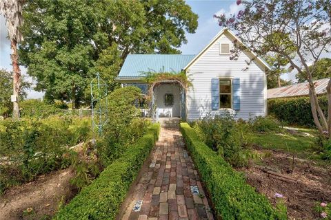 Photo of 101 Short ST #A, Smithville, TX 78957 (MLS # 1429594)