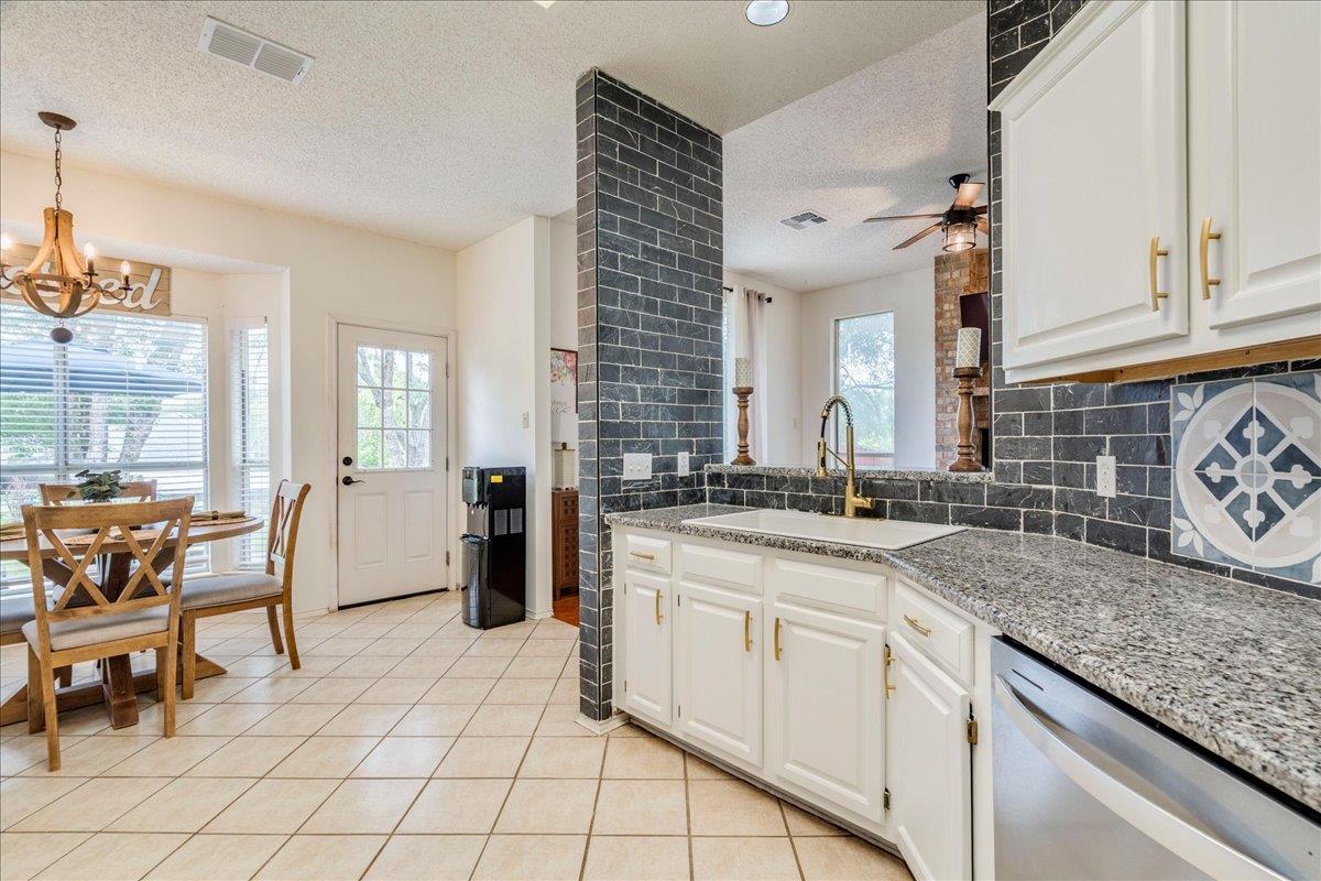 210 Meadow Woods DR