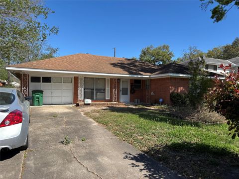 11205 Cliffwood DR Houston TX 77035