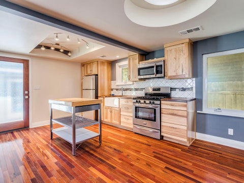 Photo of 2314 Santa Rosa ST, Austin, TX 78702 (MLS # 7110039)