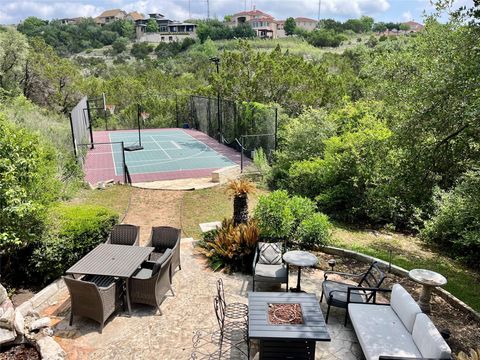 1733 Canonero DR Austin TX 78746