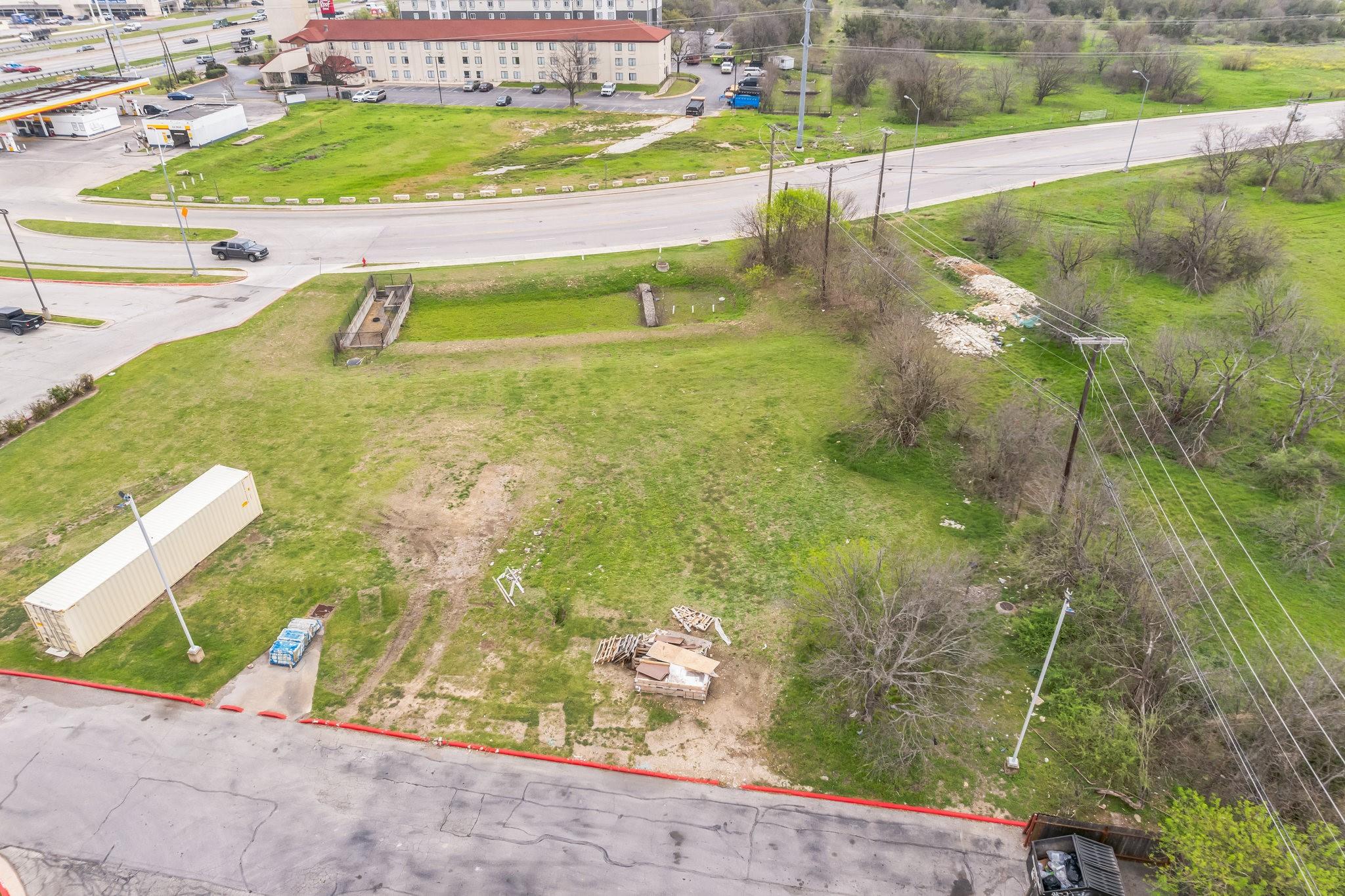 350 Chisholm PKWY