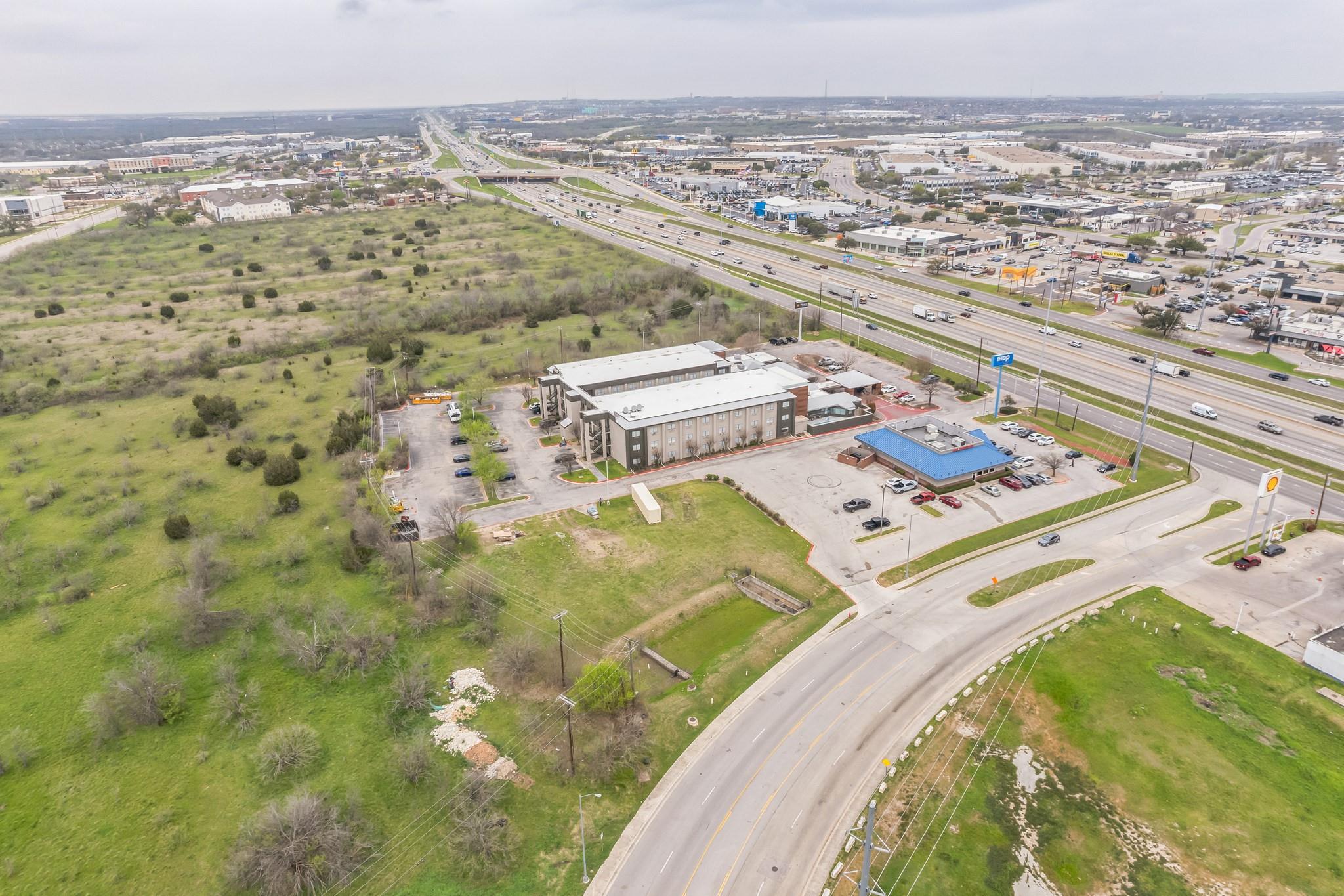 350 Chisholm PKWY