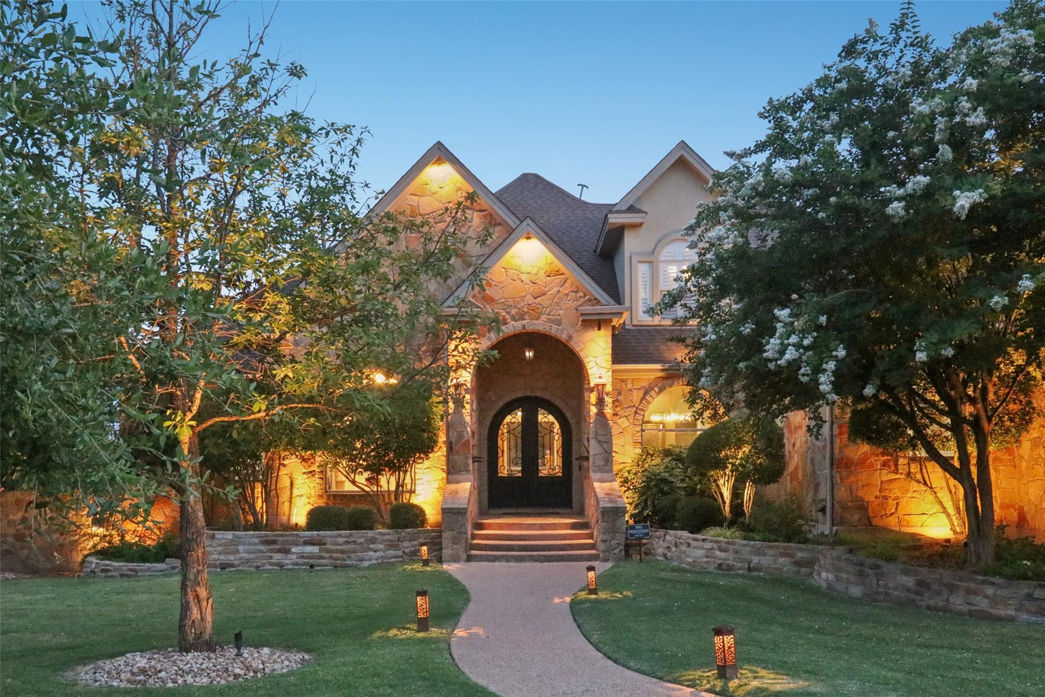 122 Silverstone DR